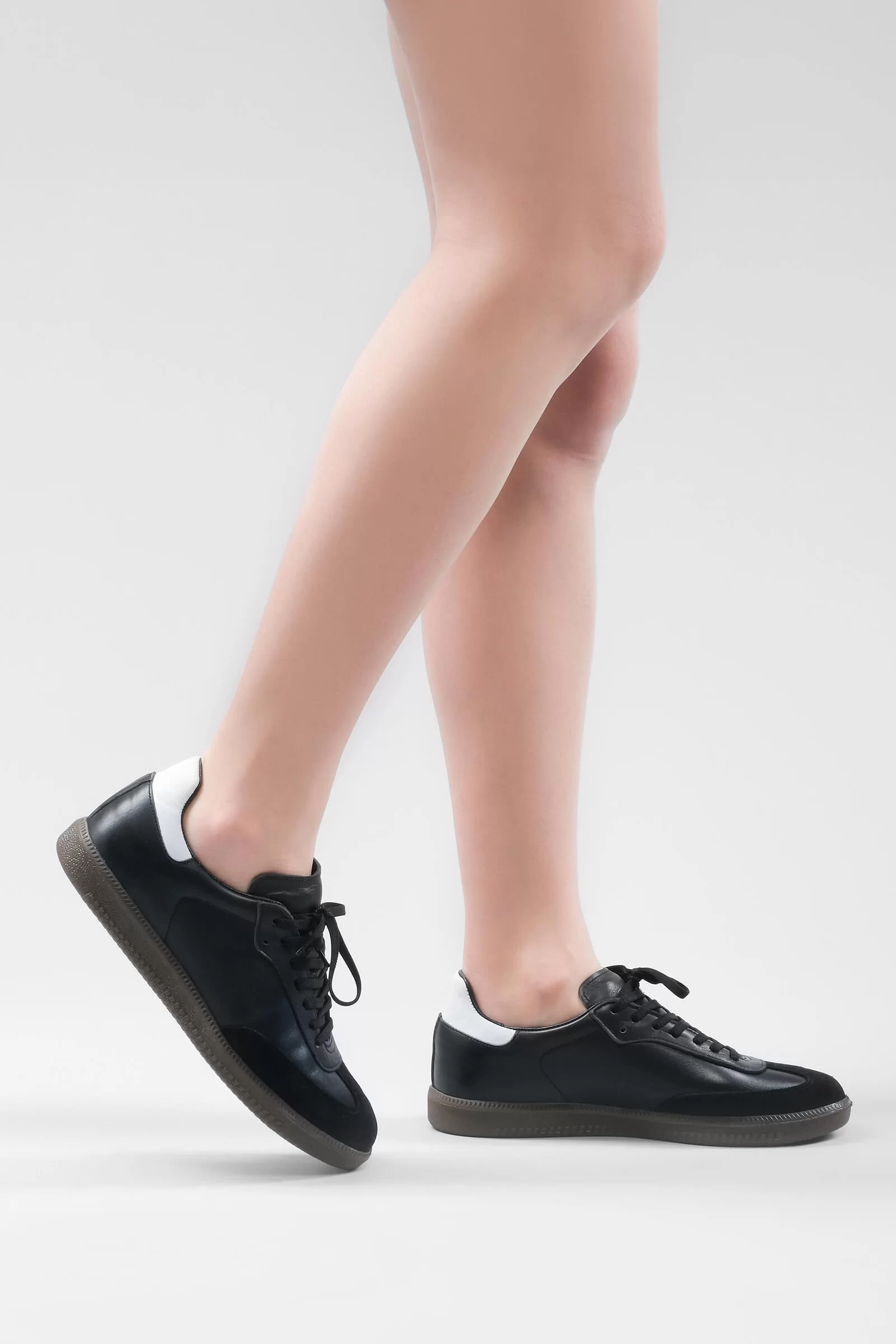 KADIN SİYAH KAUÇUK TABAN DERİ SNEAKER
