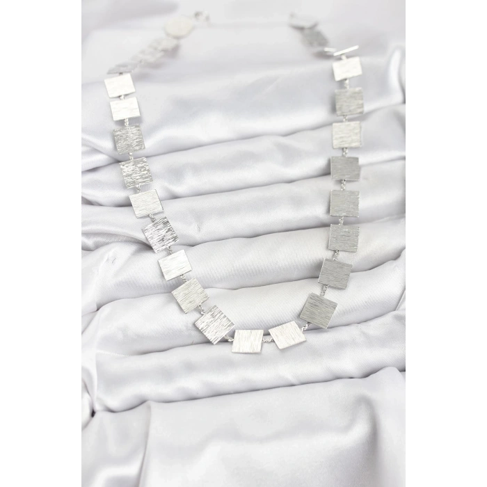 Kare Plaka Model Gümüş Renk Kadın Kolye