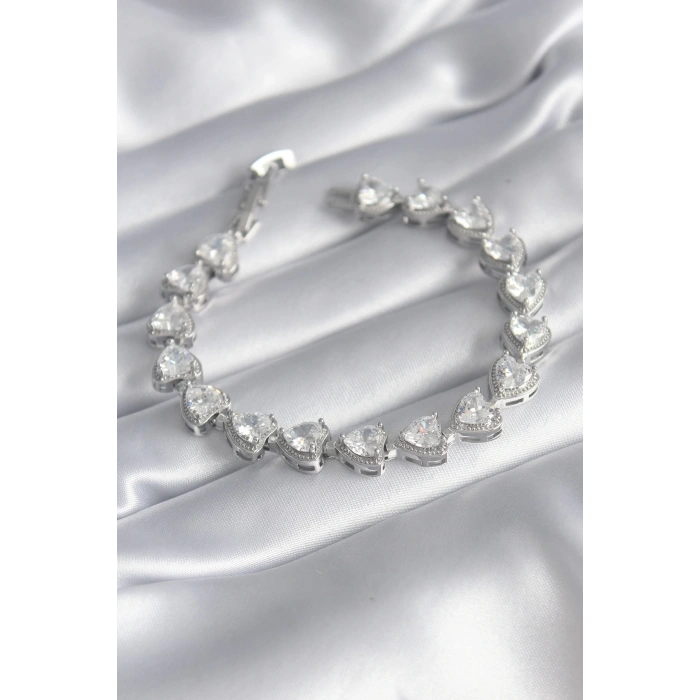 Pirinç Gümüş Renk Zirkon Taşlı Kalp Model VIP Seri Kadın Bileklik