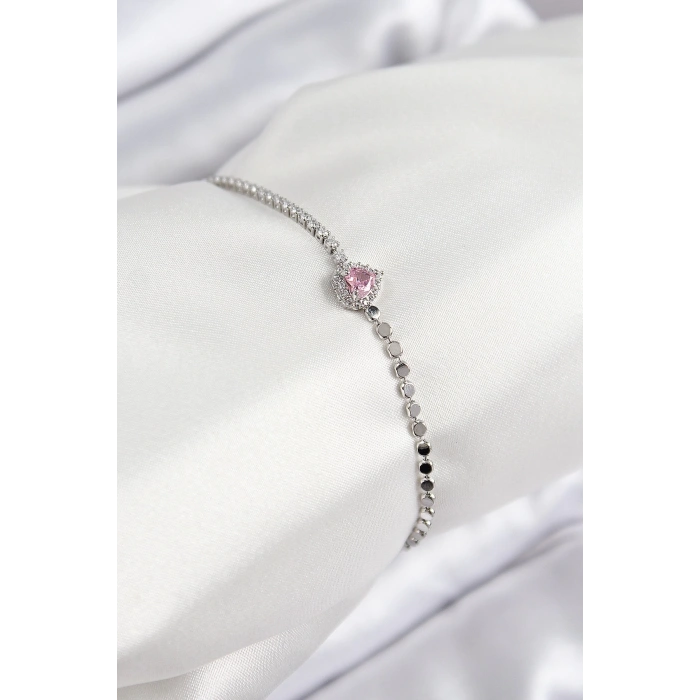 Pirinç Zirkon Taşlı Kalp Model Ezme Zincir Gümüş Renk Kadın Bileklik