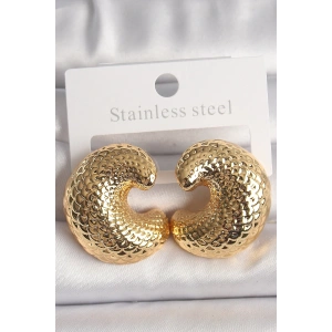 Pirinç Gold Renk Yılan Sırtı İşlemeli Yarım Halka Model Kadın Küpe