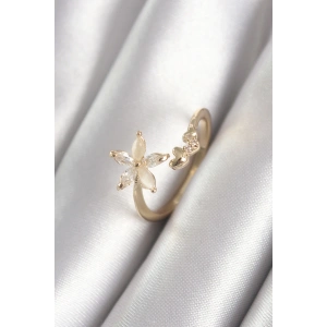 Pirinç Gold Renk Zirkon Taşlı Çiçek Model Kalp Detay Kadın Yüzük