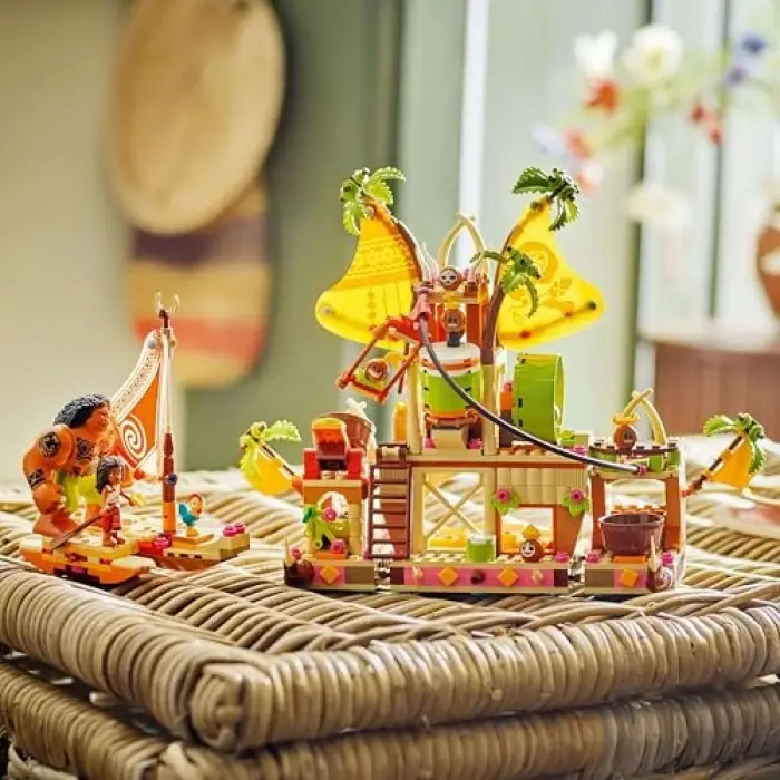 LEGO ǀ Disney Moana 2 Kakamora Gemisi 43258-7 Yaş ve Üzeri Disney Hayranı Çocuklar için Hazine Sandığı ve Gemi İçeren Yaratıcı Oyuncak Yapım Seti, Doğum Günü Hediyesi (572 Parça)