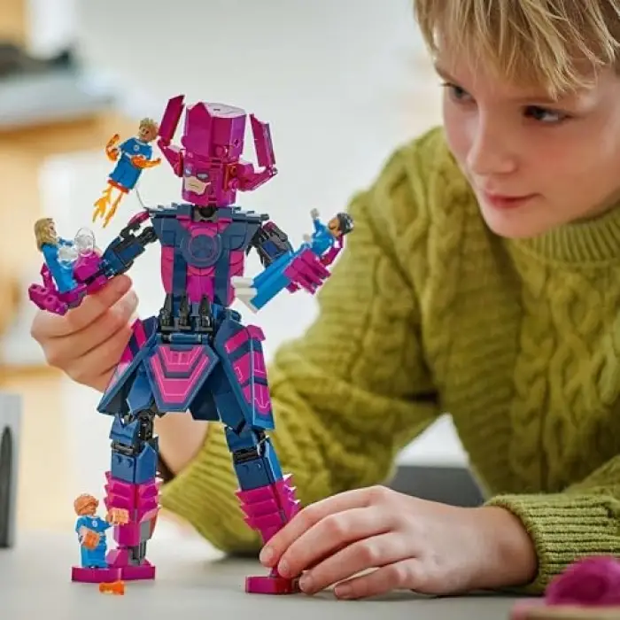 LEGO ǀ Marvel Fantastik Dörtlü, Galactus Yapım Figürüne Karşı 76316