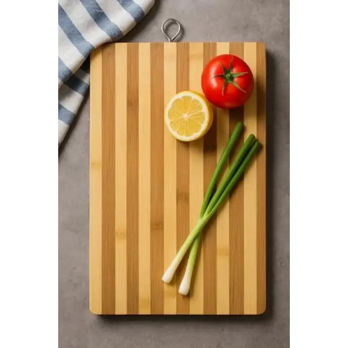 Bambu Kesme Tahtası – 26x36 cm Metal Kulp­lu Doğal Ahşap Kesim Panosu, Sebze ve Et Kesme Tahtası, Çizilmez, Hijyenik ve Dayanıklı