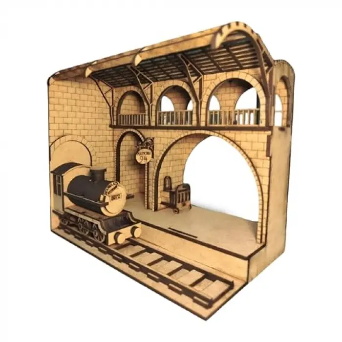 AlgWoodDesign Platform 9¾ Tren İstasyonu Ahşap Maket; 143 Parça Dıy Minyatür Tren İstasyonu Modeli, Peri LED Dahil, Mdf 3D Puzzle, Hobi ve Dekorasyon Seti, 11x17x15 cm