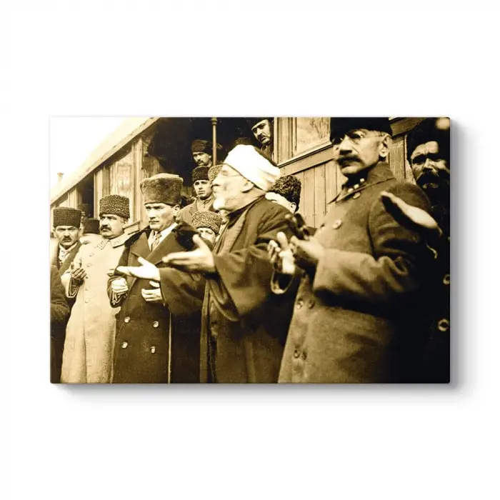 Atatürk Dua Ederken Kanvas Tablo 90 x 60
