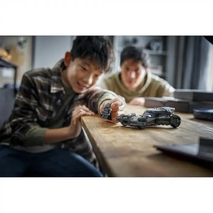 DC Batman ve Superman Batmobile 76331 Yapı Seti