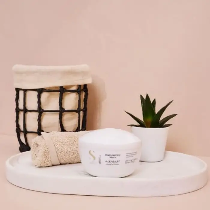 Diamond Illuminating Linen Semi Mask 200ml