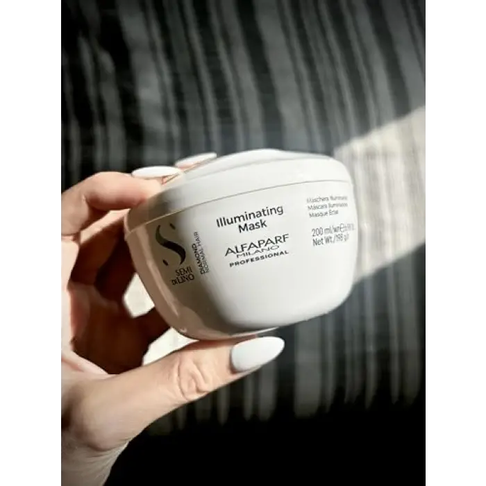 Diamond Illuminating Linen Semi Mask 200ml