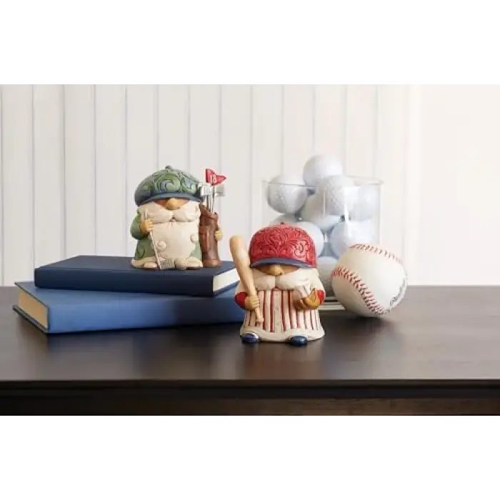 Golf oynayan gnome figürü