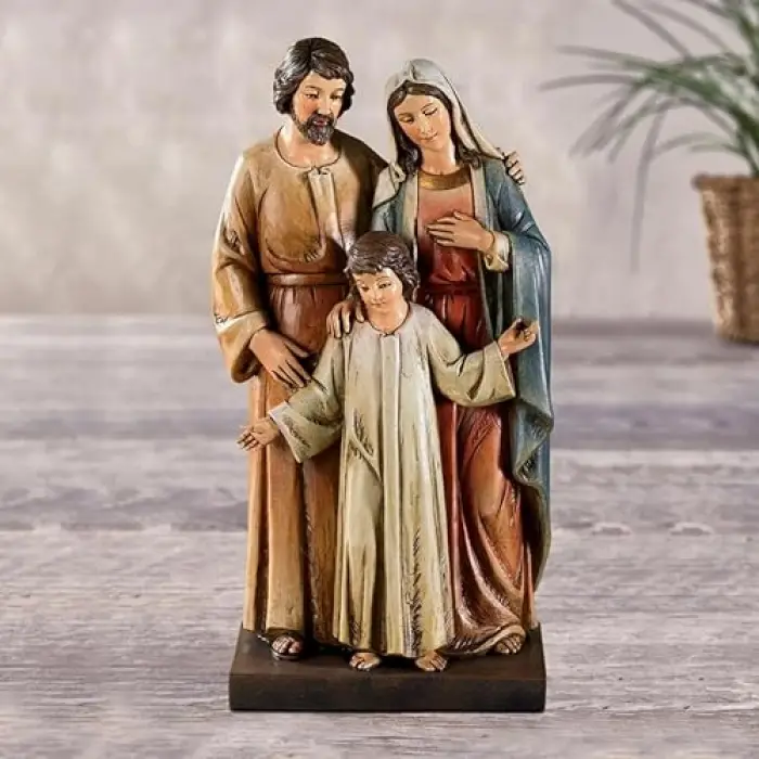Kutsal Aile temalı reçine heykel, 20 cm