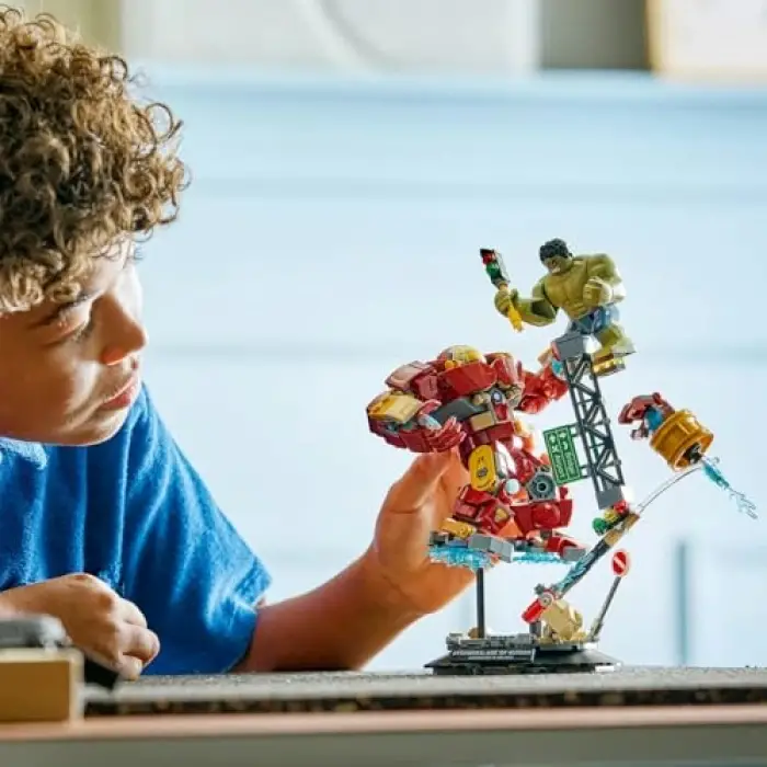LEGO Marvel Efsanevi Savaş: Hulkbuster, Hulk’a Karşı 76343