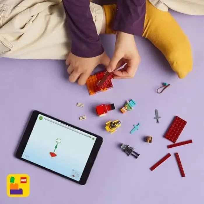LEGO Minecraft Nether Lav Savaşı 21266