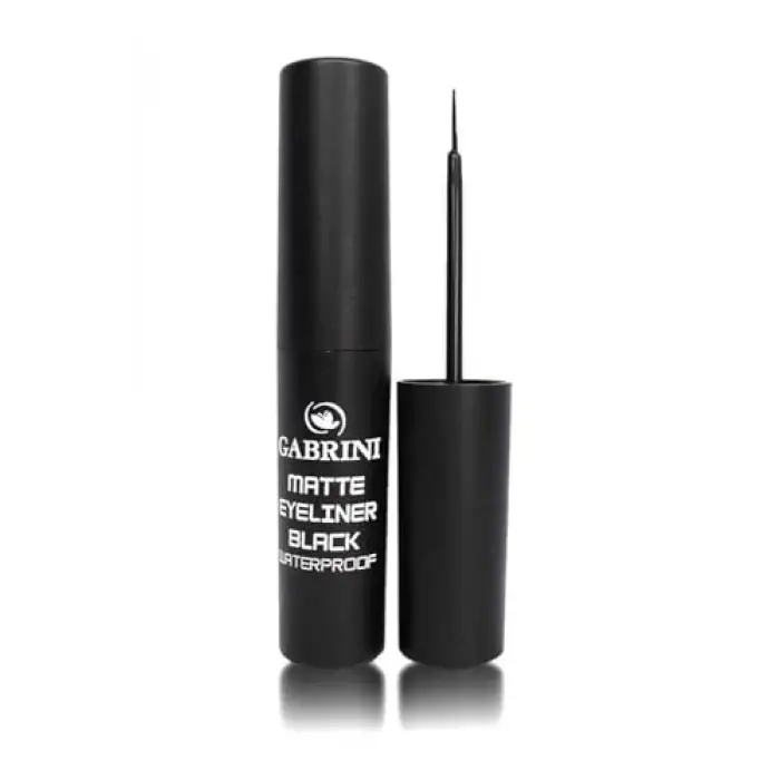 Mat siyah eyeliner