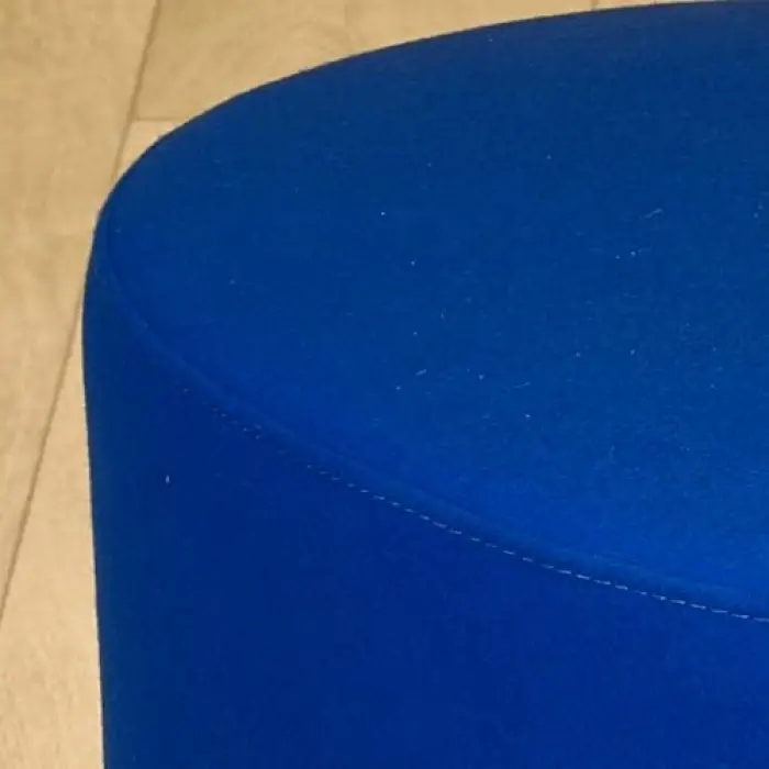 Mavi eliptik makyaj süngeri