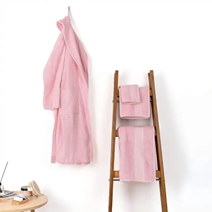 Minerva Havlu, Pembe