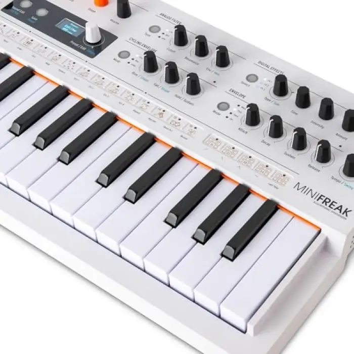 MiniFreak Vocoder - Vocoder özellikli, Mikrofonluı, Spontaneous algorithmic synthesizer