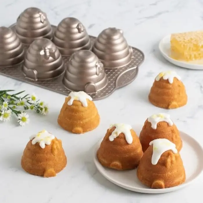 Non-Stick Novelty Beehive Cake Pan