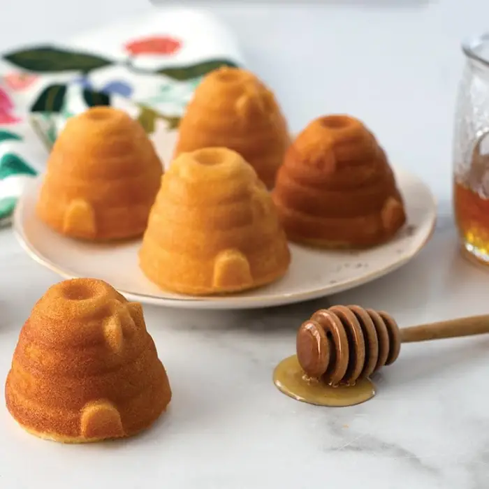 Non-Stick Novelty Beehive Cake Pan