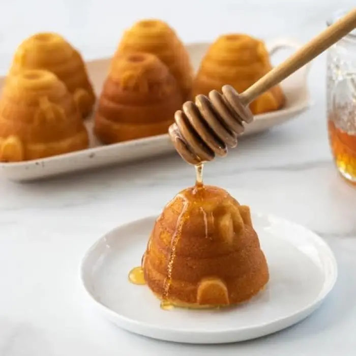 Non-Stick Novelty Beehive Cake Pan