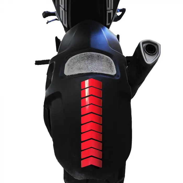 Ok Tasarımlı Bayrak Kırmızı Çamurluk Kask Sticker
