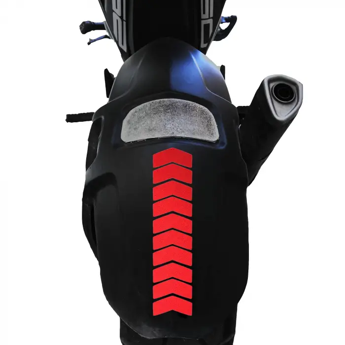 Ok Tasarımlı Reflektif Kırmızı Çamurluk Kask Sticker