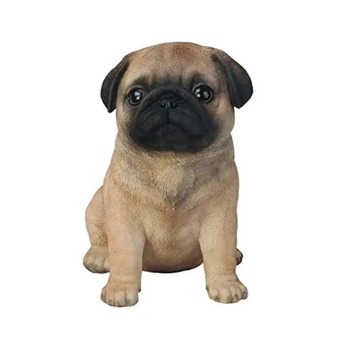 Oturur pozisyonda mops köpeği figürü