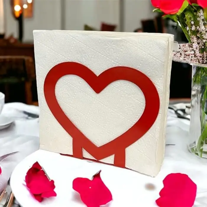 Romantik Sofraların Vazgeçilmezi: Kalp Temalı Metal Peçetelik Kırmızı
