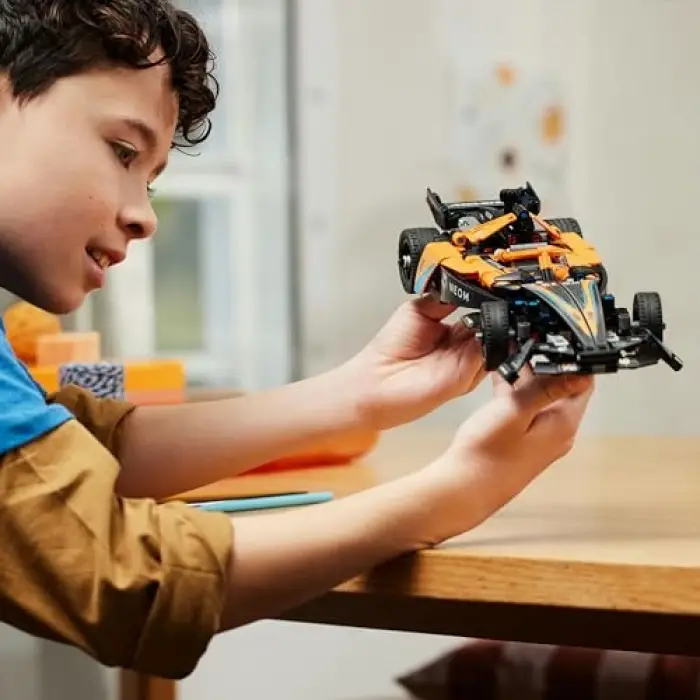 Technic Neom McLaren Formula E Yarış Arabası 42169-9 Yaş ve Üzeri, 452 Parça Yapım Seti