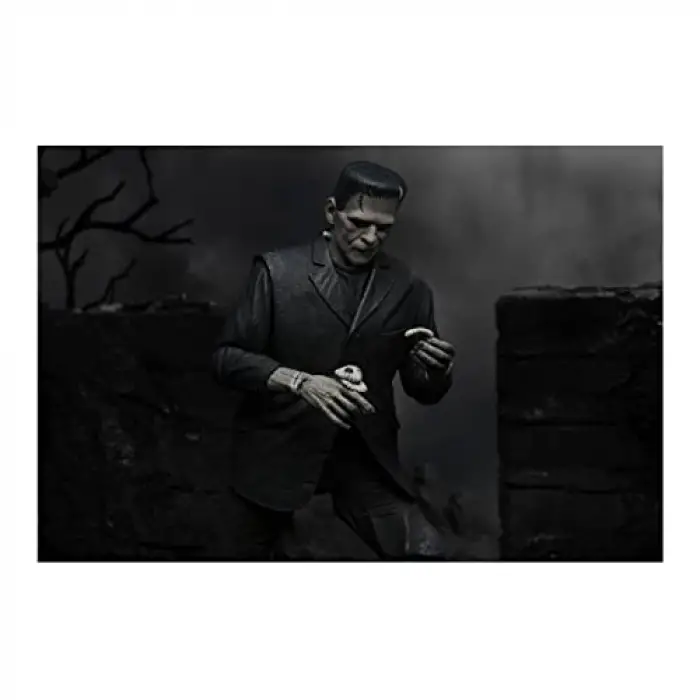 Universal Monsters Ultimate Frankensteins Monster (Black & White) Figür