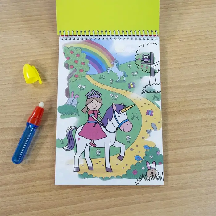 Water Magic Unicorns Boyama Kitabı, +3 Yaş