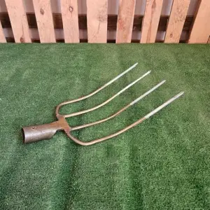 4 dişli çelik bahçe dirgeni ve el aleti