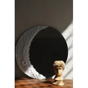 Ay desenli krater ayna