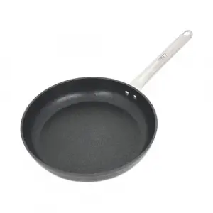Master Titanium 26Cm Tava, Çelik Sap Siyah