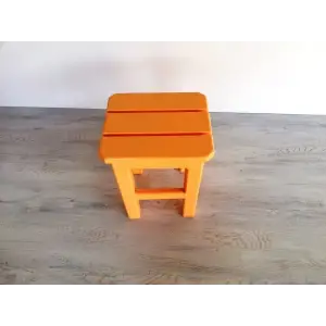 Yavru ağzı ahşap tabure