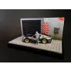 1/64 Garage Diorama Display Case (Gray Blinds) Gri