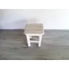 Beyaz ahşap tabure