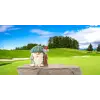 Golf oynayan gnome figürü