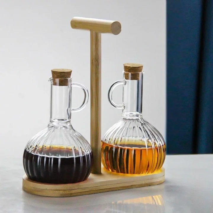 2li Bambu Stand ile Cam Yağdanlık ve Sirkelik Seti, Yemek Masası ve Sofralarınız İçin Bambu Standlı Şık Masa Üstü Yağ ve Sirke Şişeleri
