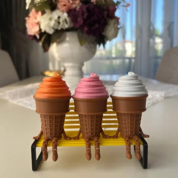 3lü Renkli Dondurma Külahı Dekoratif Figür Seti - Sevimli Bacaklı Masaüstü Süs (Her biri 7.5 x 4.3 cm) BANK DAHİL DEĞİLDİR