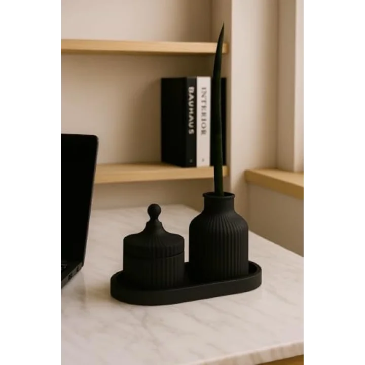 3 Parçalı Siyah Dekoratif Set – Çizgili Vazo, Kapaklı Mumluk & Oval Tepsi