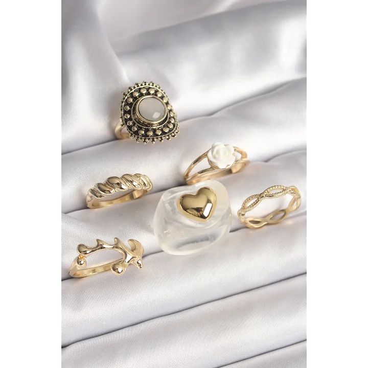 Mey İthalat® Pirinç Gold Renk Beyaz Gül Figür Kalp İşlemeli Sarmal Detay 6Lı Kadın Yüzük Seti
