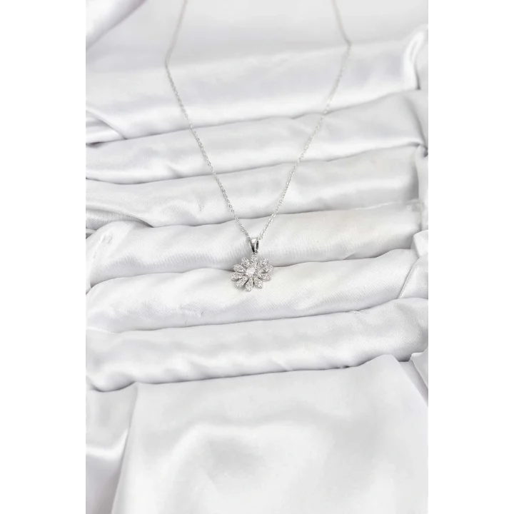 Mey İthalat® Pirinç Gümüş Renk Çiçek Model Kadın Kolye