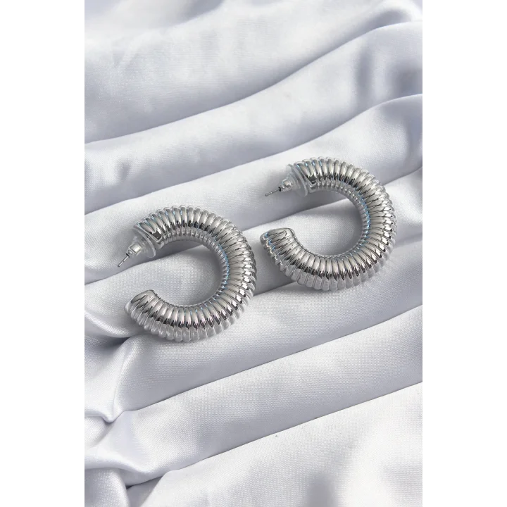 Mey İthalat® Pirinç Gümüş Renk İşleme Halka Model Kadın Küpe