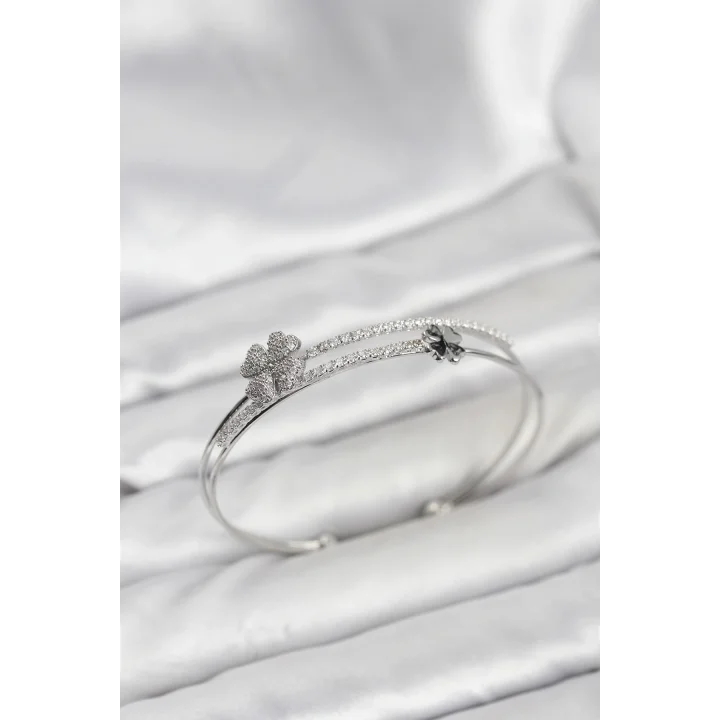 Mey İthalat® Pirinç Gümüş Renk Yonca Model Kadın Bileklik