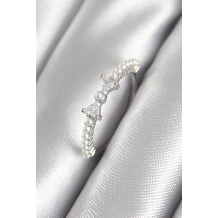 Mey İthalat® Pirinç Gümüş Renk Zirkon Taşlı Kurdele Model İnci Detay Kadın Yüzük
