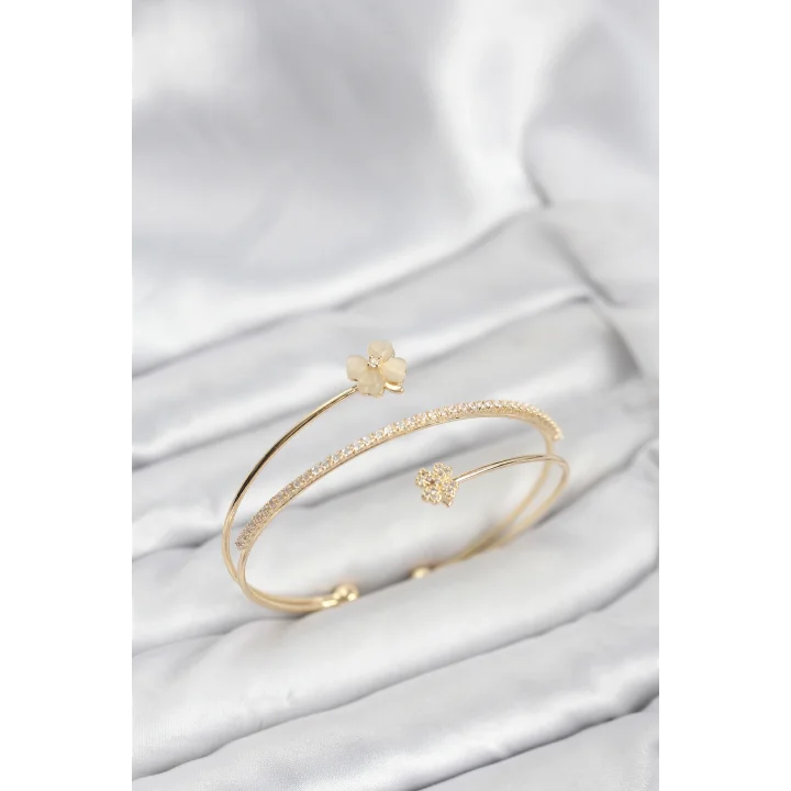 Mey İthalat® Yonca Çiçek Model Pirinç Gold Renk Kadın Bileklik
