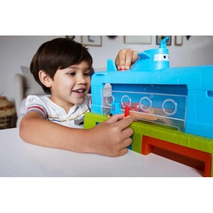 Cars Balina Araba Yıkama Oyun Seti