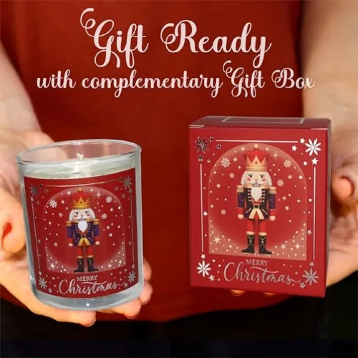 Charm Lab Candle – Kurşun Asker (Nutcracker) Tasarımlı Mum, Kırmızı Renk Temalı, 135 g Doğal Bio Balmumu, 40 Saat Yanma Süresi, Cam Kavanoz, Şık Bristol Kutulu, Yılbaşı Koleksiyonu Hazır Hediye